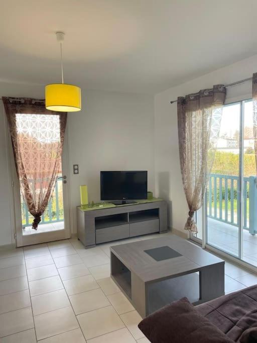 Appartement T3 Lumineux Tres Bien Equipe Avec Balcon Salies-de-Béarn Esterno foto