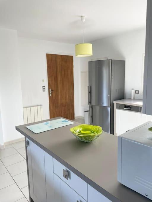 Appartement T3 Lumineux Tres Bien Equipe Avec Balcon Salies-de-Béarn Esterno foto